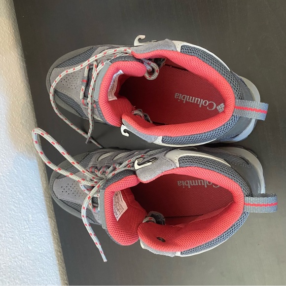 Women’s Waterproof Columbia Hiking Boots - Picture 3 of 5
